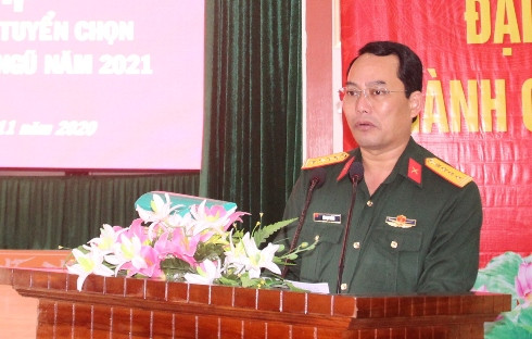 Đại tá Bùi Đại Thắng - Chỉ huy trưởng Bộ CHQS tỉnh Khánh Hòa phát biểu tại hội nghị.