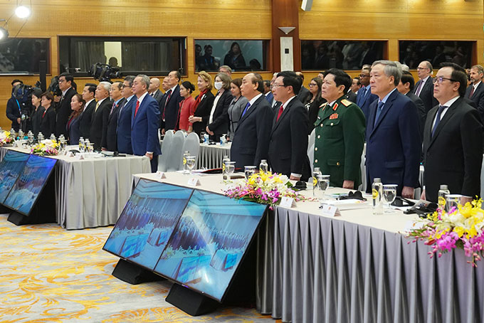 Các đại biểu dự lễ bế mạc Hội nghị Cấp cao ASEAN lần thứ 37 tại đầu cầu Hà Nội. Ảnh: VGP/quang Hiếu