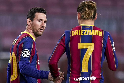 Lionel Messi và Antoine Griezmann, 2 cầu thủ đang chiếm phần rất lớn trong quỹ lương của Barcelona.