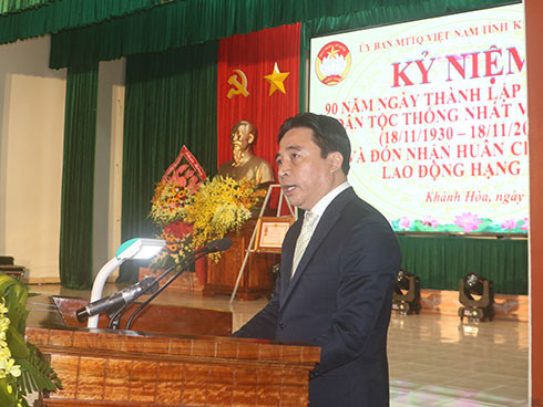Đồng chí Nguyễn Khắc Toàn - Ủy viên dự khuyết Trung ương Đảng, Phó Bí thư Thường trực Tỉnh ủy Khánh Hòa phát biểu tại buổi lễ
