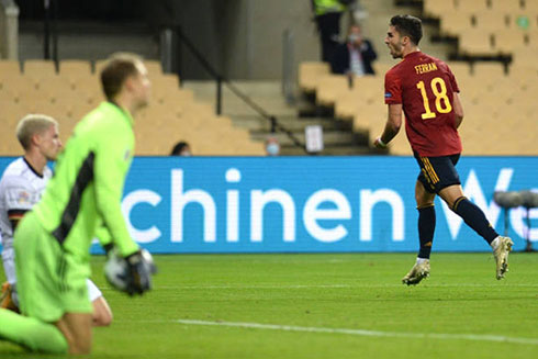 Ferran Torres tỏa sáng rực rỡ với 3 bàn thắng ghi vào lưới đội tuyển Đức.