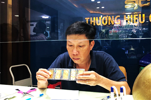 Giá vàng hôm nay 18-11: Tiếp tục đà giảm