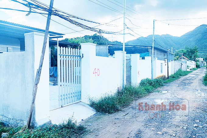 zzNhững ngôi nhà xây dựng trái phép đã được UBND xã Vĩnh Thái đánh số, chờ cưỡng chế.