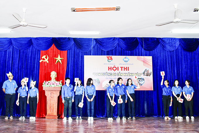 8 đội dự thi "Con đường Di sản Khánh Hòa"