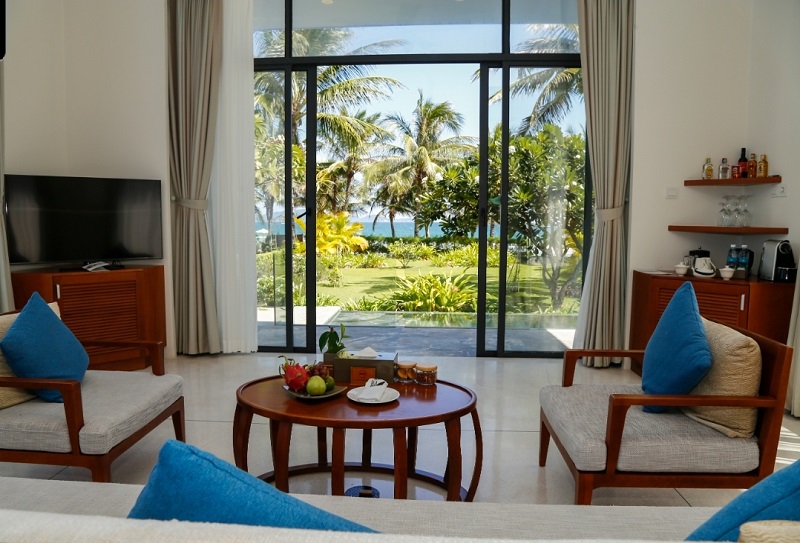 Các phòng nghỉ có không gian tiếp khách rộng rãi được bao quanh bởi khu vườn nhiệt đới, lý tưởng cho những kỳ nghỉ của nhóm bạn.