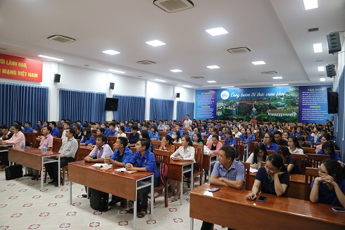 Trường Đại học Nha Trang bồi dưỡng lý luận chính trị cho 259 học viên