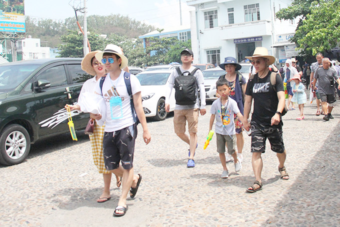Tourists in Nha Trang - Khanh Hoa