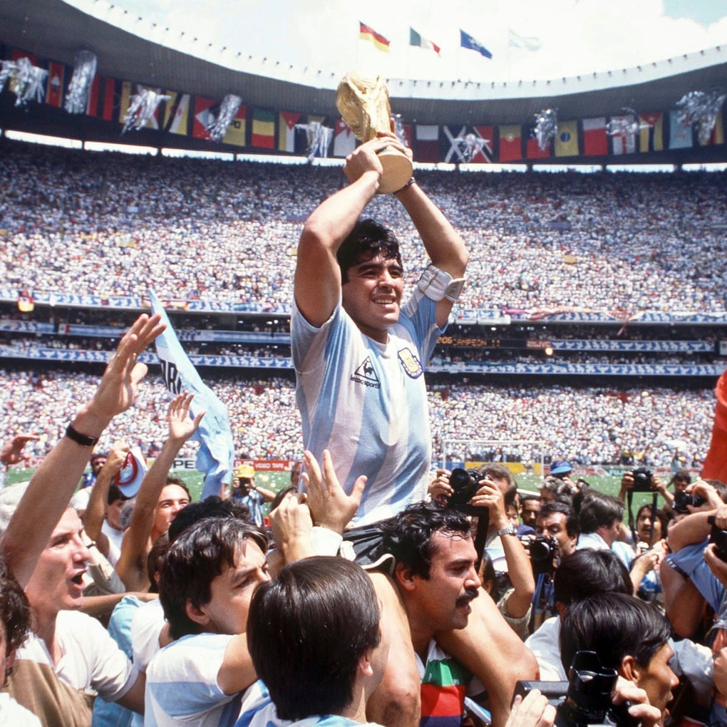 Đỉnh cao sự nghiệp của Maradona là Cup Vàng thế giới năm 1986 cùng đội tuyển Argentina.