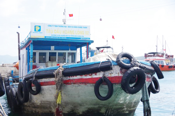 Bắt tàu chở 30.000 lít dầu không có giấy tờ