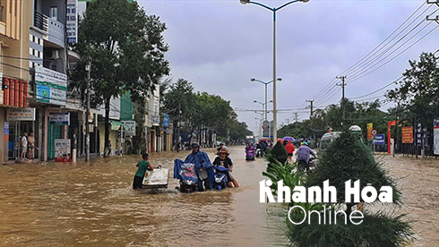 Đến chiều tối 30-11, Nha Trang vẫn chưa giảm ngập lụt