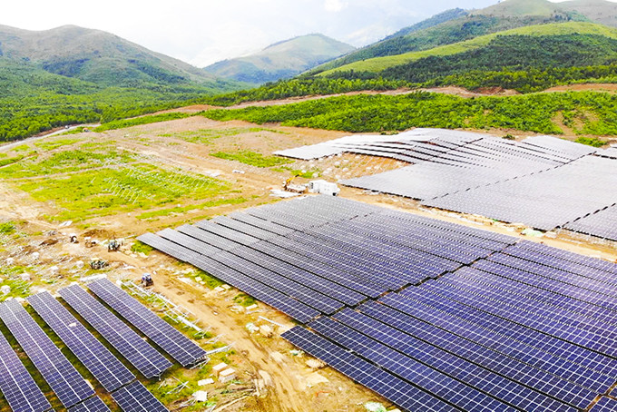 Nhà máy Điện mặt trời Long Sơn đang gấp rút thi công.