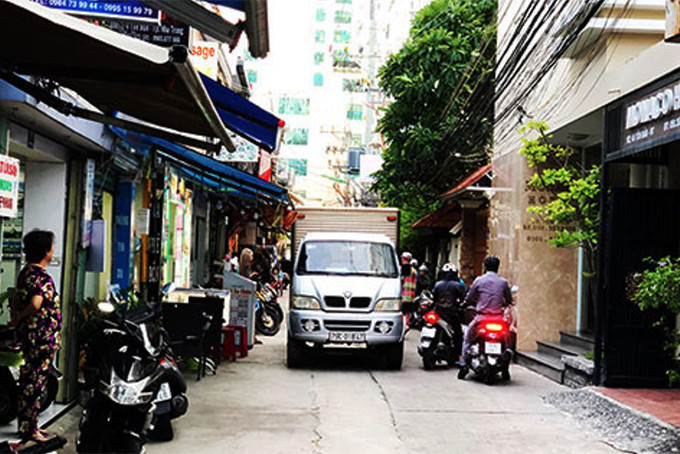 Đường Tôn Đản: Nằm ở trung tâm thành phố Đà Nẵng, đường Tôn Đản nổi tiếng với những công trình kiến trúc độc đáo và cảnh quan tuyệt đẹp. Hãy xem hình ảnh để tận hưởng không khí tươi trẻ và tràn đầy năng lượng tại đường Tôn Đản.