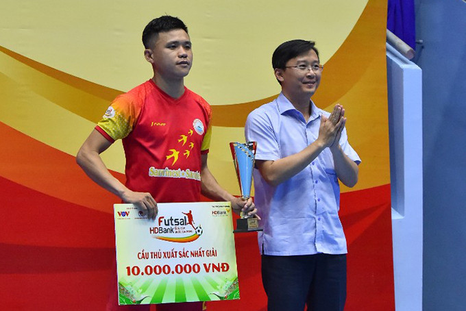 Khổng Đình Hùng - một trong hai cầu thủ Sanvinest Sanatech Khánh Hòa tập trung đội tuyển Futsal quốc gia chuẩn bị cho Vòng chung kết giải futsal châu Á 2020.