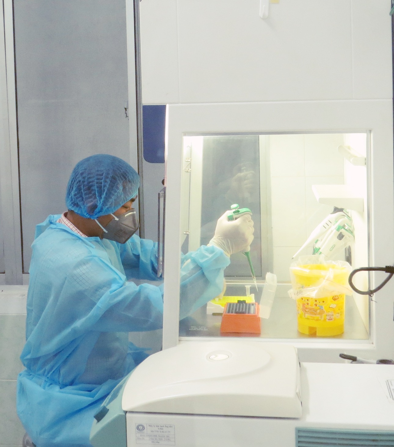 Xét nghiệm Covid-19 tại Trung tâm Kiểm soát bệnh tật tỉnh Khánh Hoà