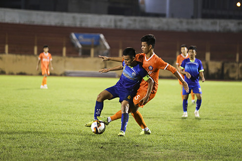 Trận đấu giữa U15 Khánh Hòa và U15 SHB Đà Nẵng.