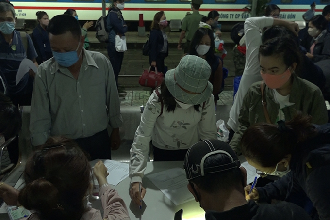 Phải yêu cầu hành khách khai báo y tế