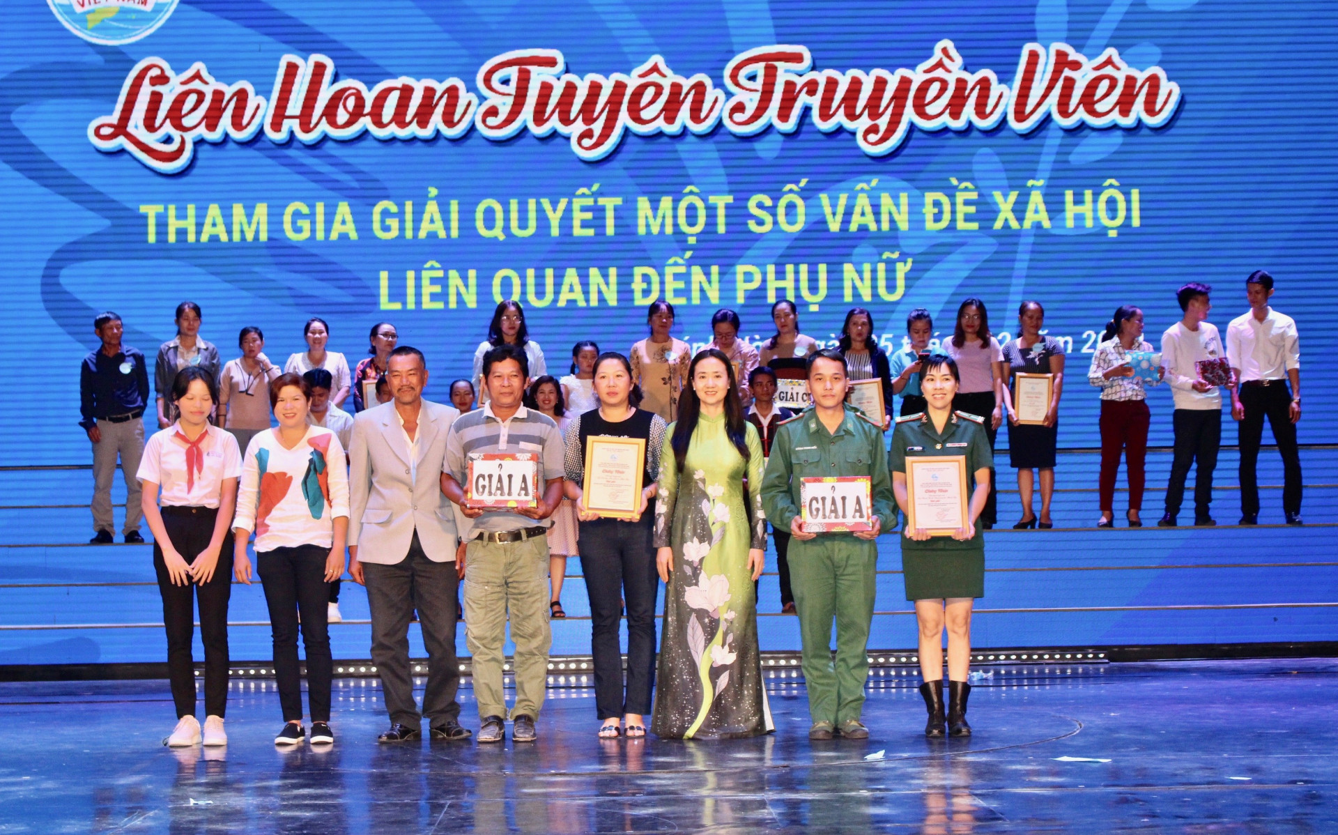 2 giải A cho 2 đội thuộc Hội Phụ nữ Bộ đội Biên phòng tỉnh và Hội LHPN thị xã Ninh Hòa, 2 giải B và 5 giải C tại Liên hoan tuyên truyền viên “Tham gia giải quyết một số vấn đề xã hội liên quan đến phụ nữ”