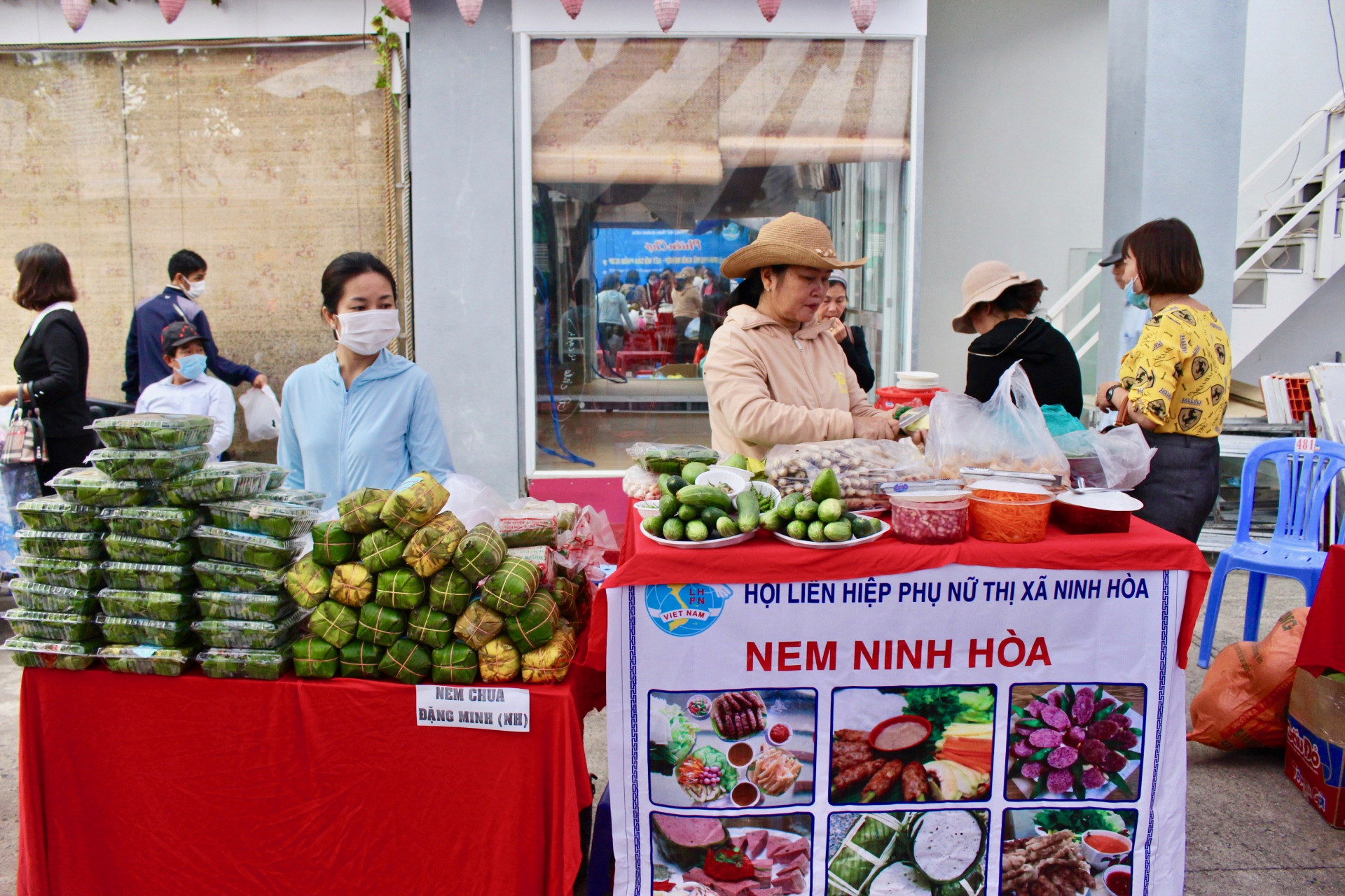 Nem Ninh Hòa đặc sản nổi tiếng vùng đất Khánh Hòa cũng có mặt tại phiên chợ