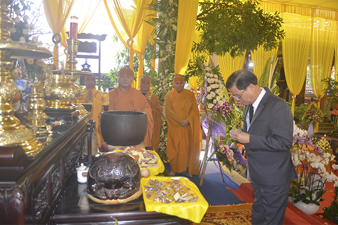Lãnh đạo tỉnh Khánh Hòa viếng Trưởng lão Hòa thượng Thích Ngộ Tánh