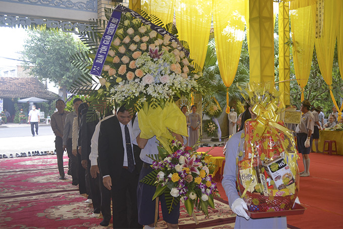 Vòng hoa Ban Tôn giáo Trung ương viếng Trưởng lão hòa thượng Thích Ngộ Tánh.