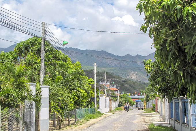 Các khoản thu từ đất gặp khó