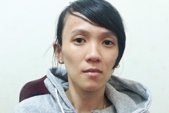 Nữ quái bán ma túy trong hẻm vắng