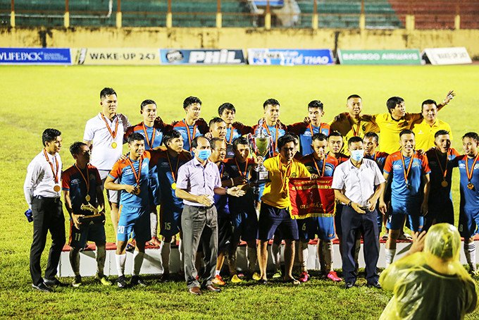 Ford Nha Trang win Khanh Hoa's football championship 2020