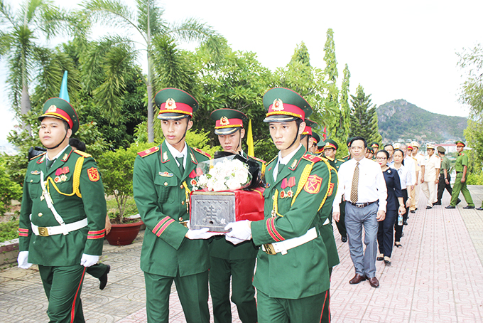 Đẩy mạnh tìm kiếm, quy tập hài cốt liệt sĩ