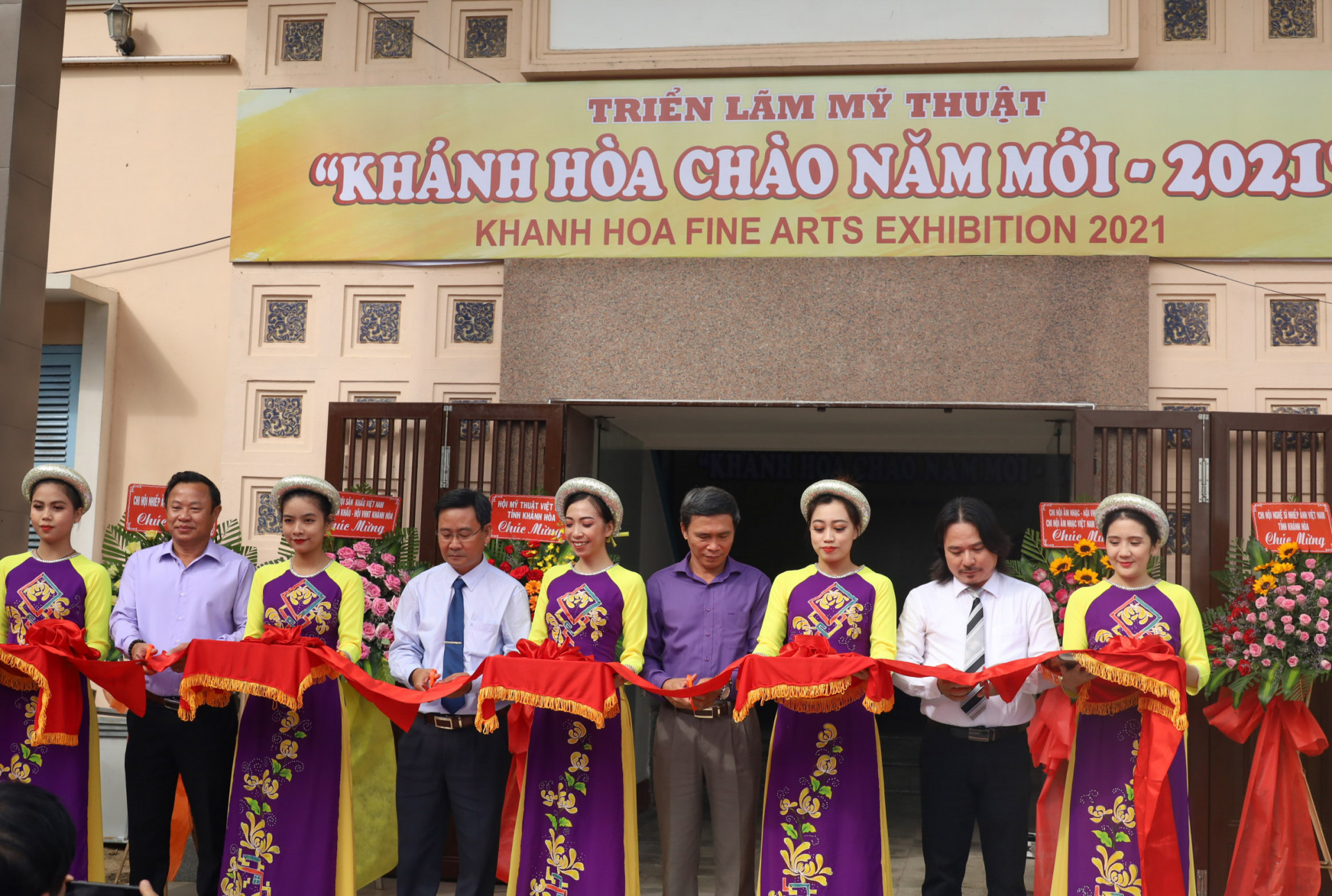 Representatives cutting ribbons to open exhibition