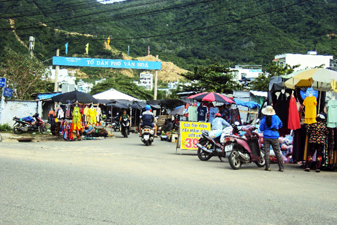 Buôn bán chiếm lòng đường