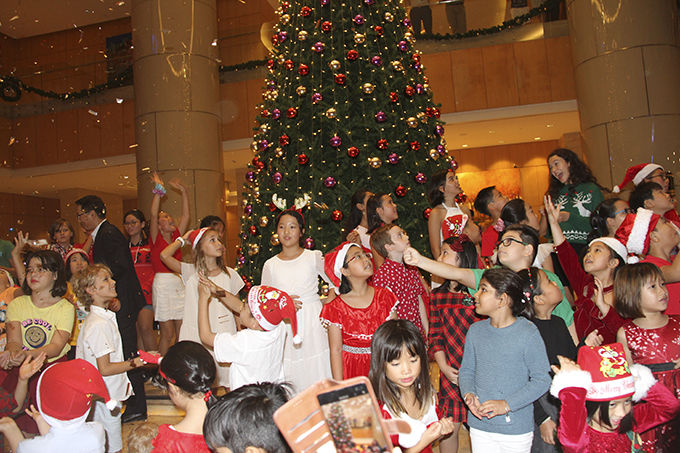 Sheraton Nha Trang lights up Christmas tree
