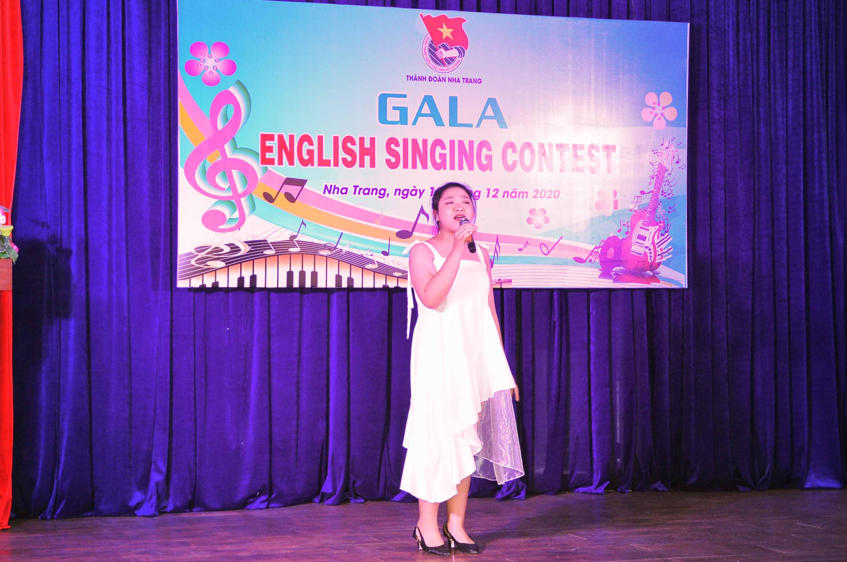 Thành đoàn Nha Trang tổ chức cuộc thi hát tiếng Anh