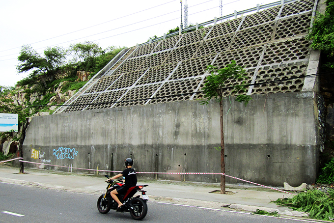 Nên làm một bức bích họa