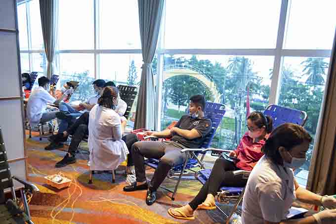 Khách sạn Novotel Nha Trang tổ chức hiến máu tình nguyện