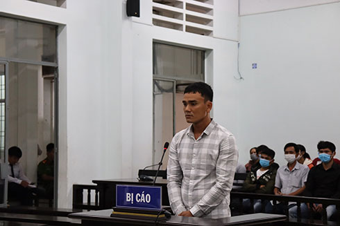 Cầm dao sang… bênh người!