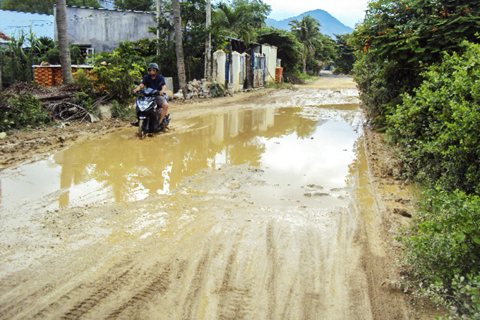 Đường đầy bùn lầy