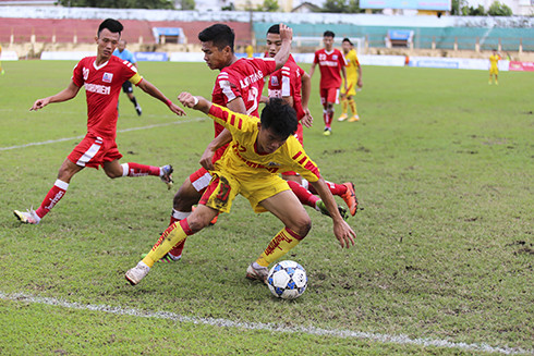 Trận đấu giữa Sông Lam Nghệ An và Nam Định.