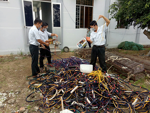 Trạm Thủy sản Vạn Ninh tiêu hủy 31 tang vật vi phạm trong khai thác thủy sản