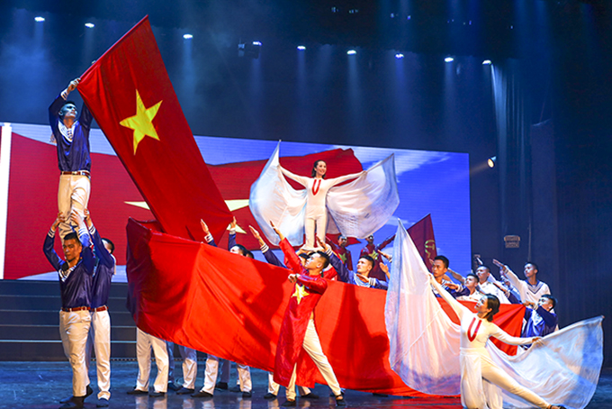 Tô thắm tình đoàn kết quân dân