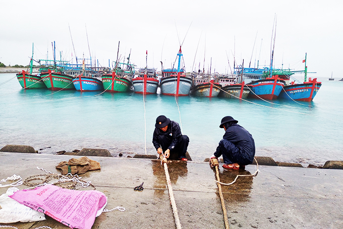 Hơn 500 ngư dân vào âu tàu, làng chài huyện Trường Sa tránh, trú áp thấp nhiệt đới