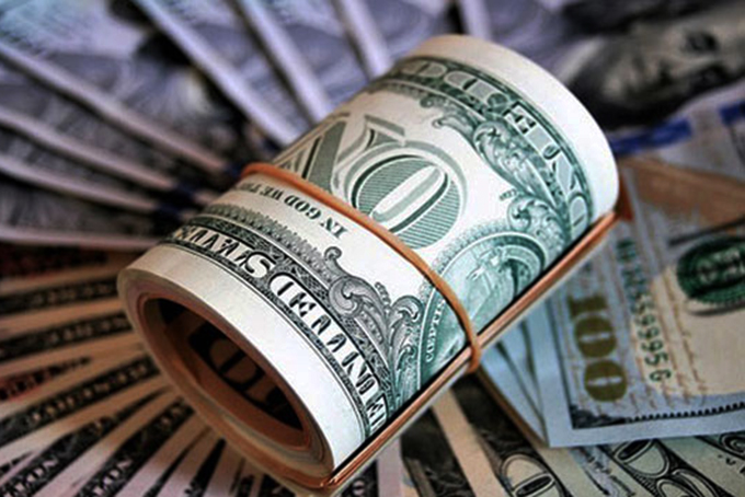 Tỷ giá trung tâm và thị trường tự do đồng USD vọt tăng