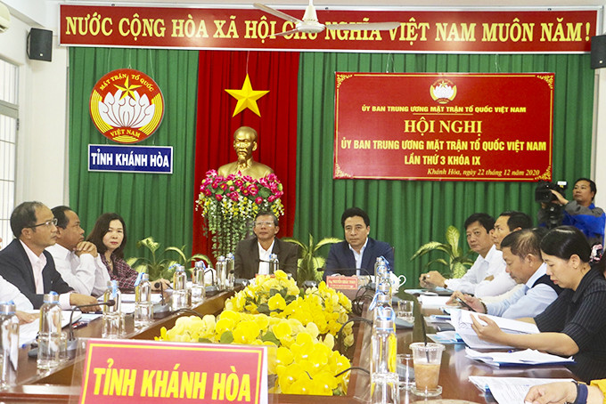 Quang cảnh hội nghị tại đầu cầu Khánh Hòa.