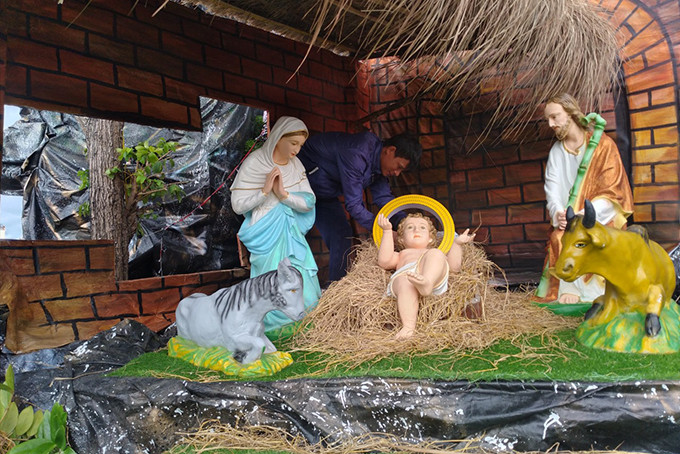 Outdoor decoration Nativity scene at a parish in Van Gia, Van Ninh District.