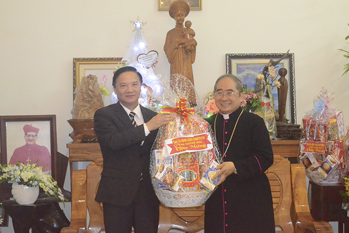 Bí thư Tỉnh ủy Khánh Hòa thăm, chúc mừng Giáng sinh Tòa Giám mục và Giáo xứ Chánh Tòa