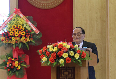 Ông Giang Nam, nguyên Phó Chủ tịch UBND tỉnh, đại biểu Quốc hội khóa VI ôn lại kỷ niệm.