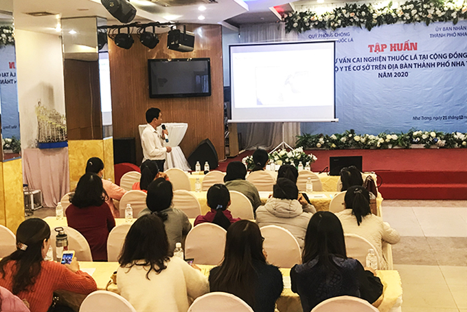 Đẩy mạnh cai nghiện thuốc lá trong cộng đồng