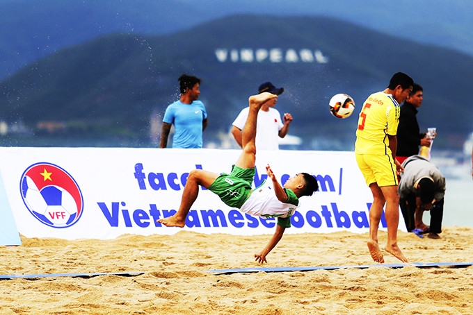 Trận đấu giữa 2 đội bóng Khánh Hòa và Đà Nẵng.