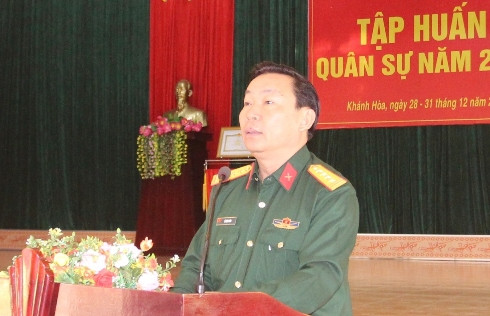 Đại tá Lê Công Chín - Phó Chỉ huy trưởng, Tham mưu trưởng Bộ CHQS  tỉnh phát biểu khai mạc lớp tập huấn.