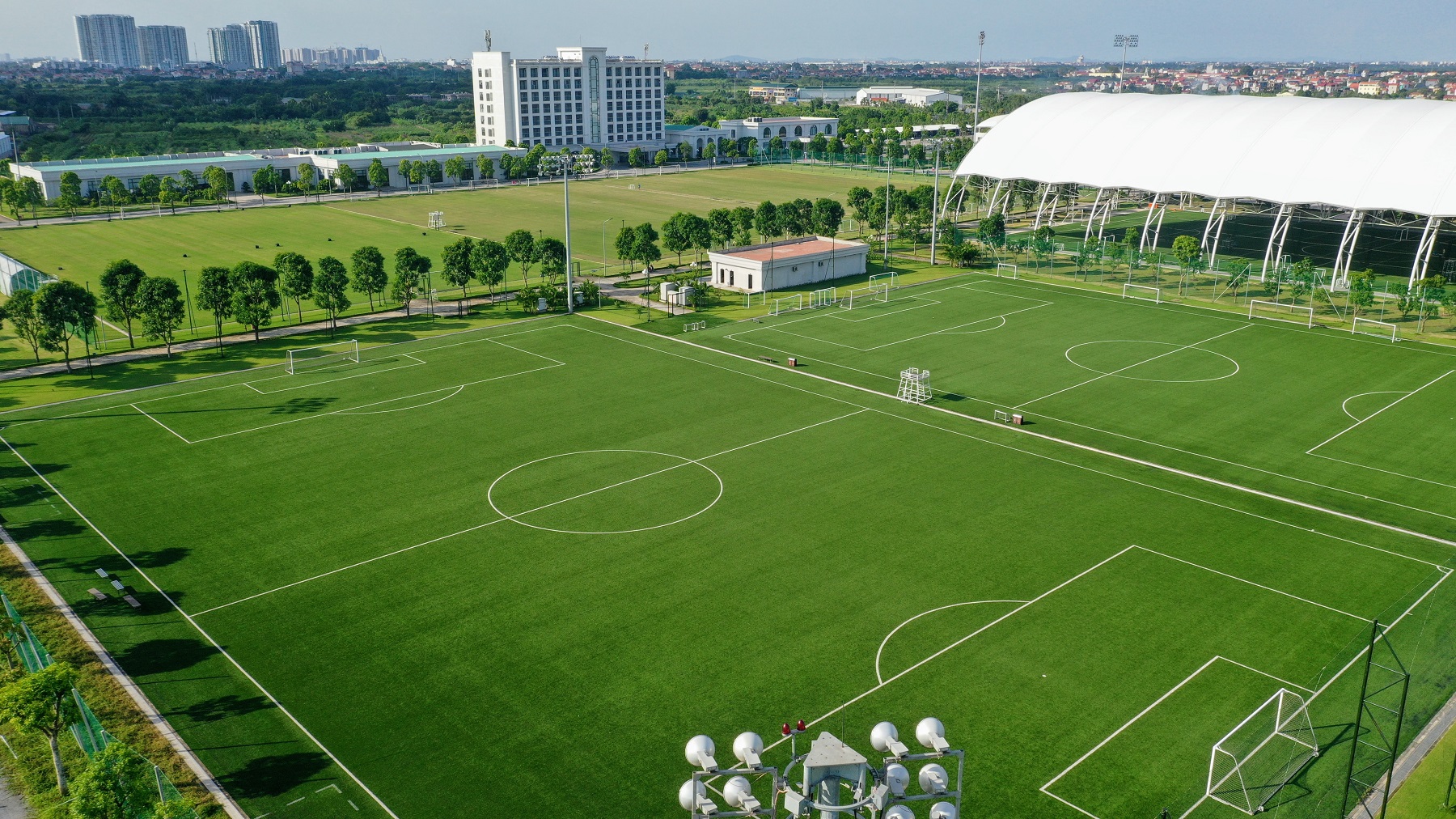 PVF sơ hữu cơ sở vật chất hiện đại cùng bộ máy chuyên môn, vận hành được Liên đoàn Bóng đá châu Á AFC công nhận là một trong ba học viện đầu tiên đạt chứng nhận học viện bóng đá 3 sao