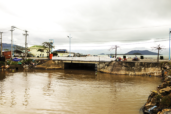 Đề xuất mở rộng cửa xả ở cầu Vĩnh Lương: Đảm bảo an toàn vào mùa mưa lũ